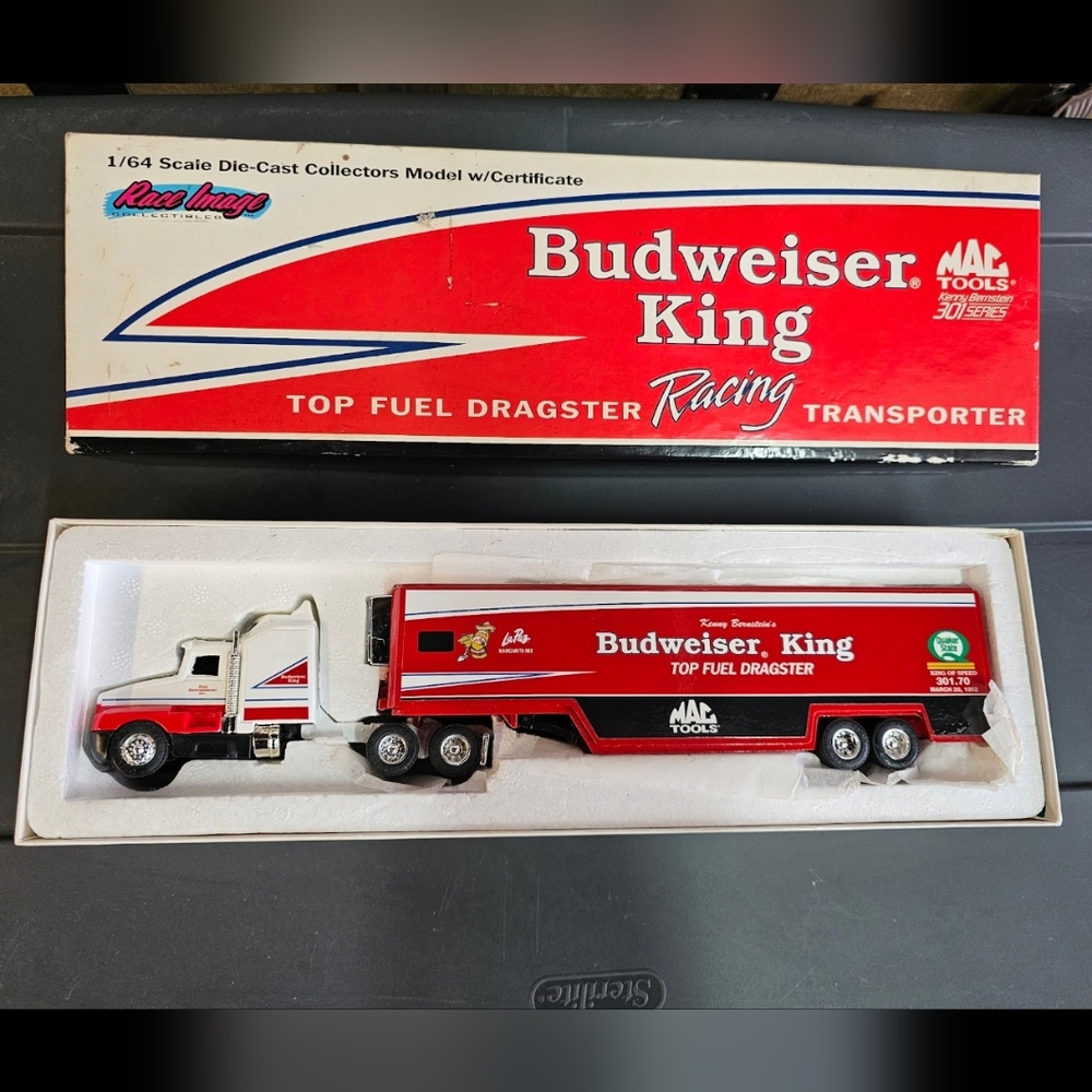 Budweiser beer collectable truck new in box never displayed
